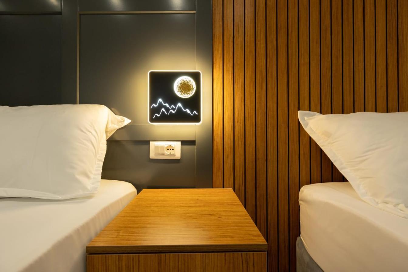 Aglon Twin'S Hotel Vlorë Esterno foto