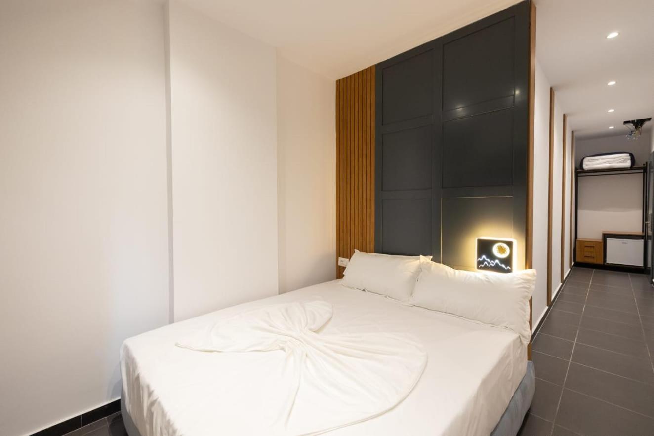 Aglon Twin'S Hotel Vlorë Esterno foto