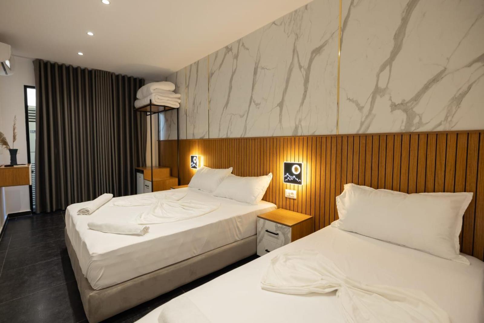Aglon Twin'S Hotel Vlorë Esterno foto