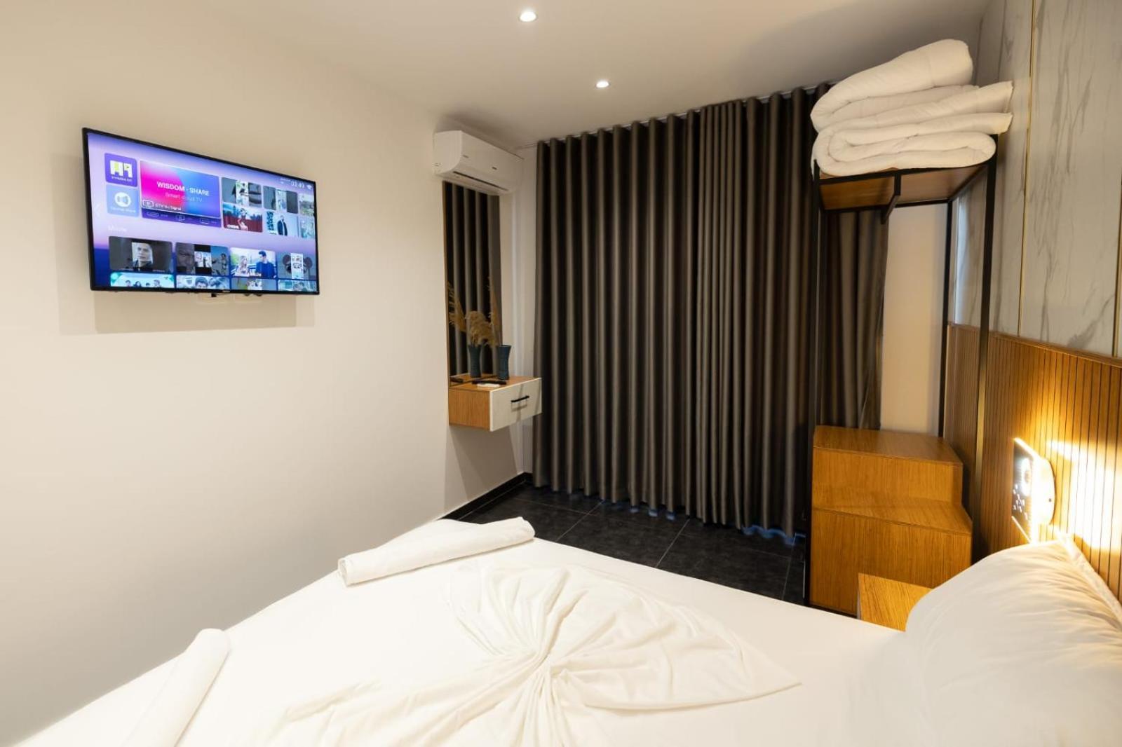 Aglon Twin'S Hotel Vlorë Esterno foto