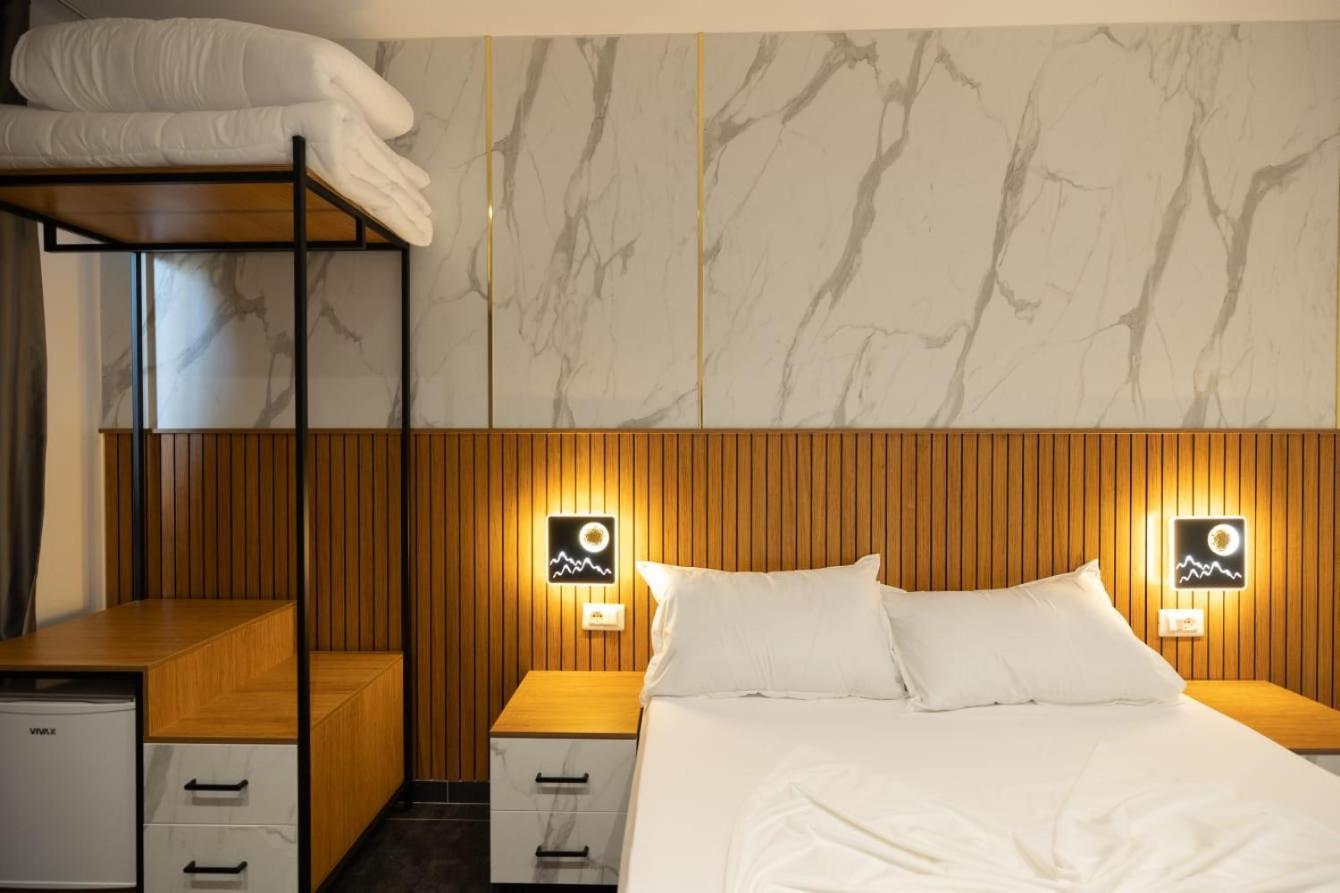 Aglon Twin'S Hotel Vlorë Esterno foto