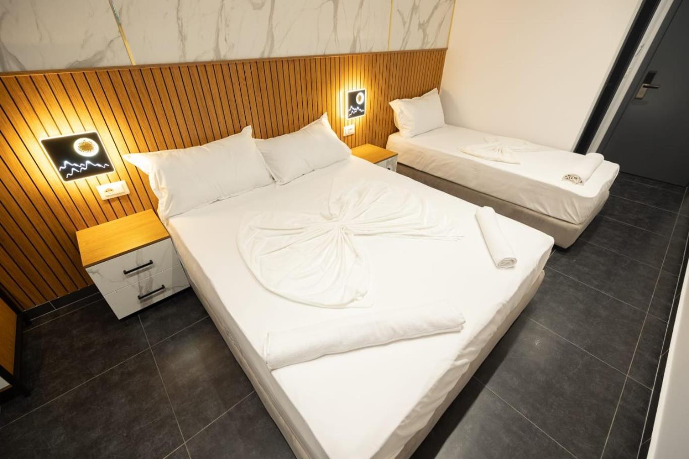 Aglon Twin'S Hotel Vlorë Esterno foto