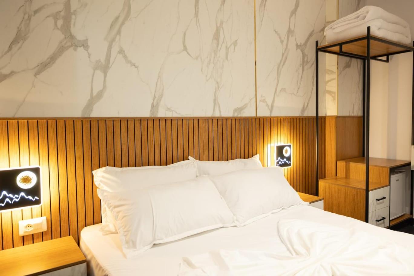 Aglon Twin'S Hotel Vlorë Esterno foto