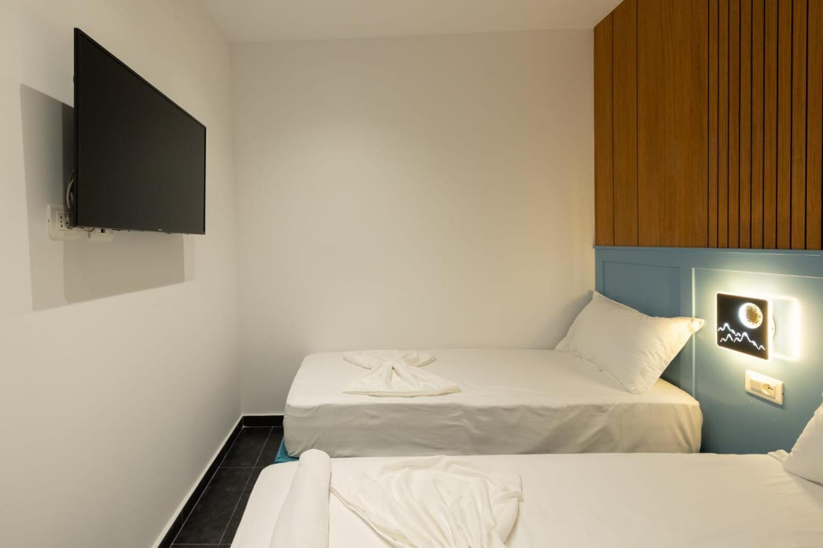 Aglon Twin'S Hotel Vlorë Esterno foto