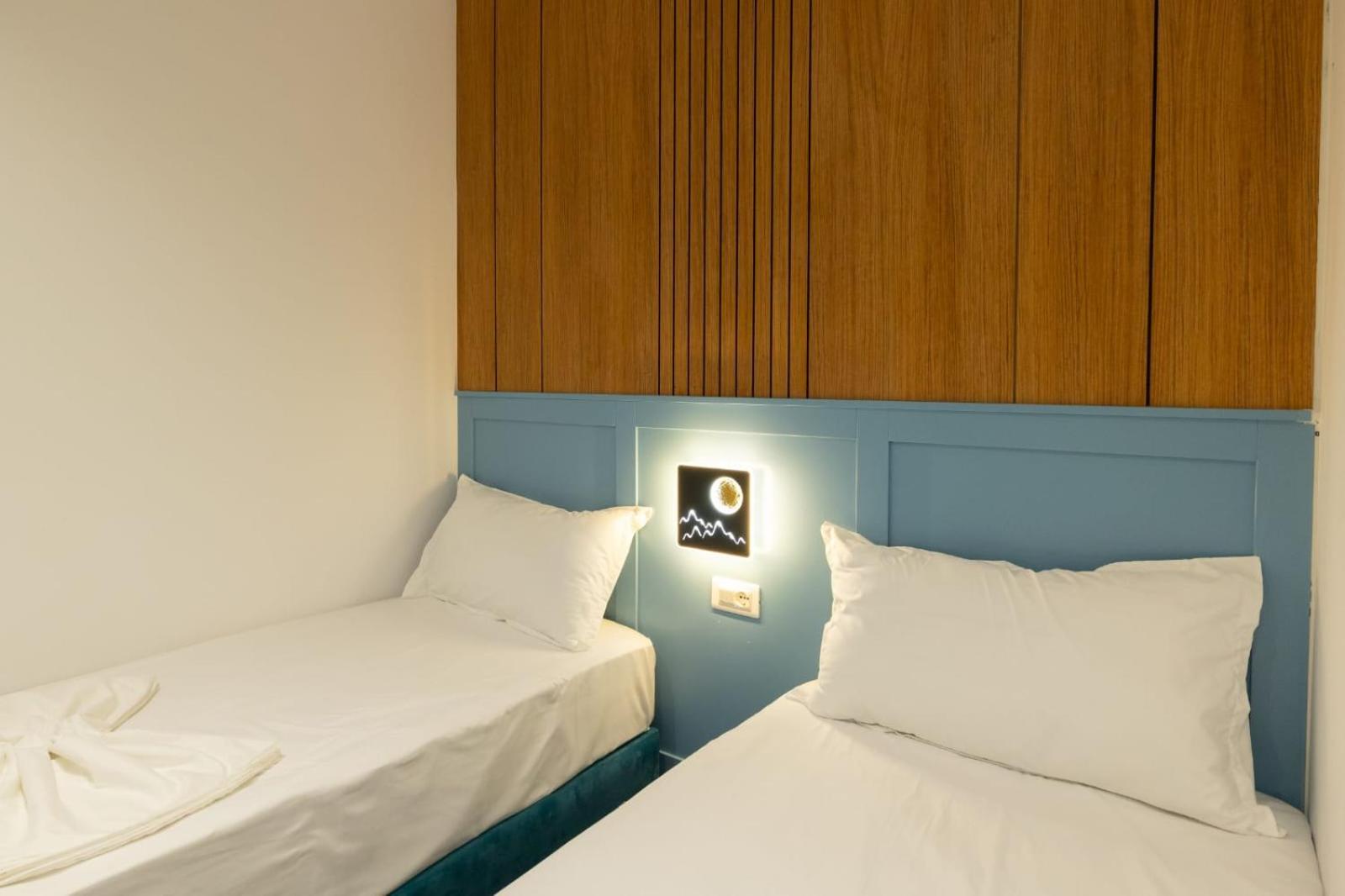 Aglon Twin'S Hotel Vlorë Esterno foto