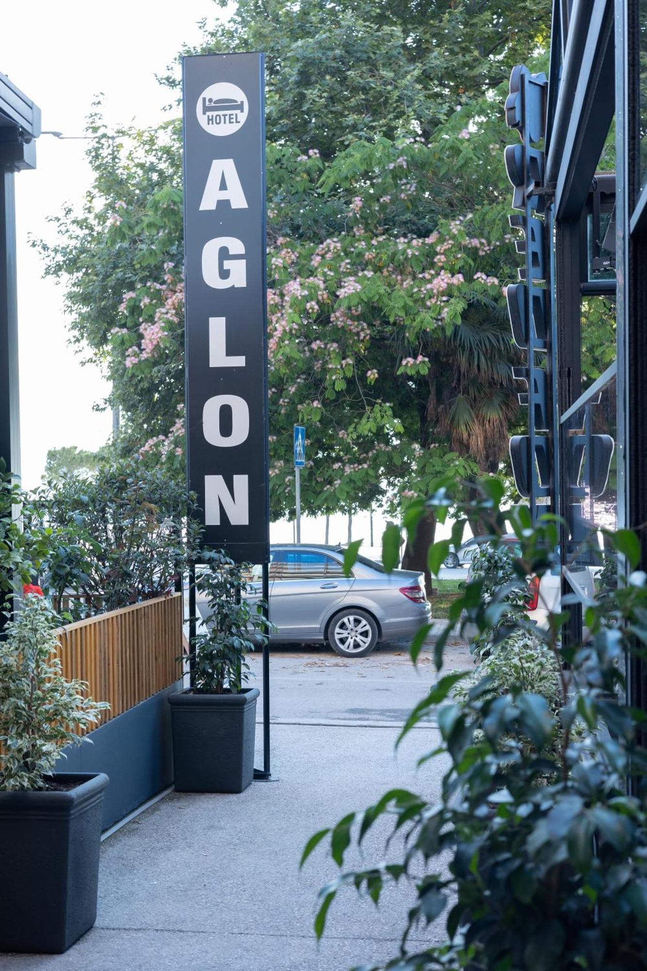 Aglon Twin'S Hotel Vlorë Esterno foto